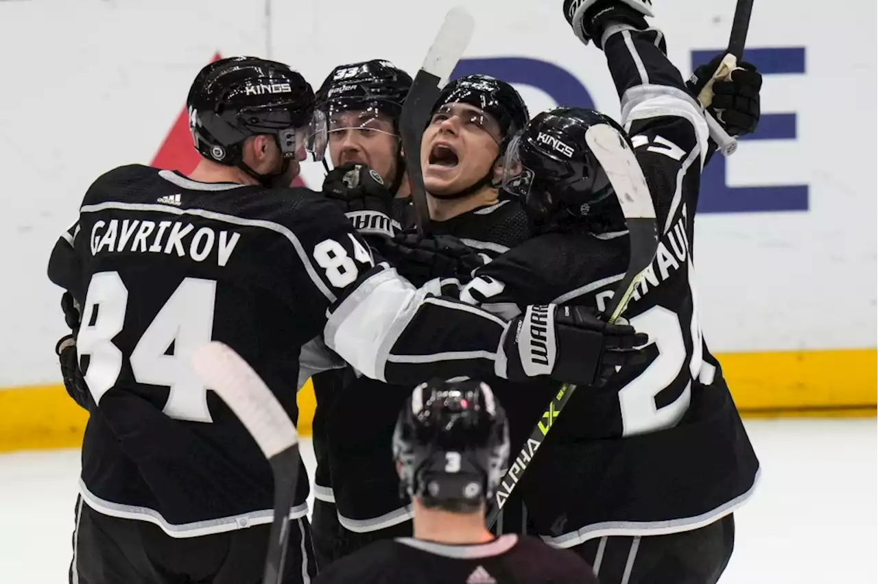 Kings remain hot, bury Islanders with 4-goal 2nd period