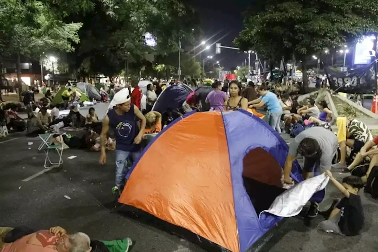 El acampe piquetero, desde adentro: cómo es y qué le reclaman a Victoria Tolosa Paz