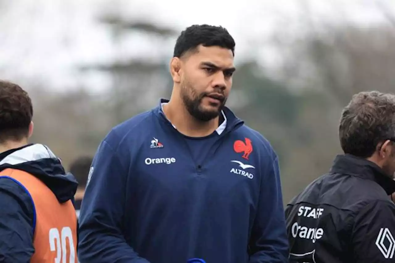 Uini Atonio et Romain Taofifenua avec les probables titulaires de l'équipe de France contre Galles