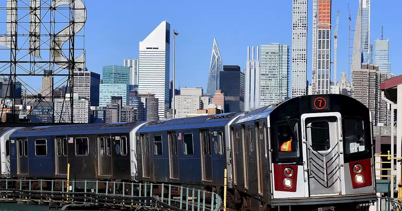 A New York, le jeu dangereux des 'surfeurs' du métro