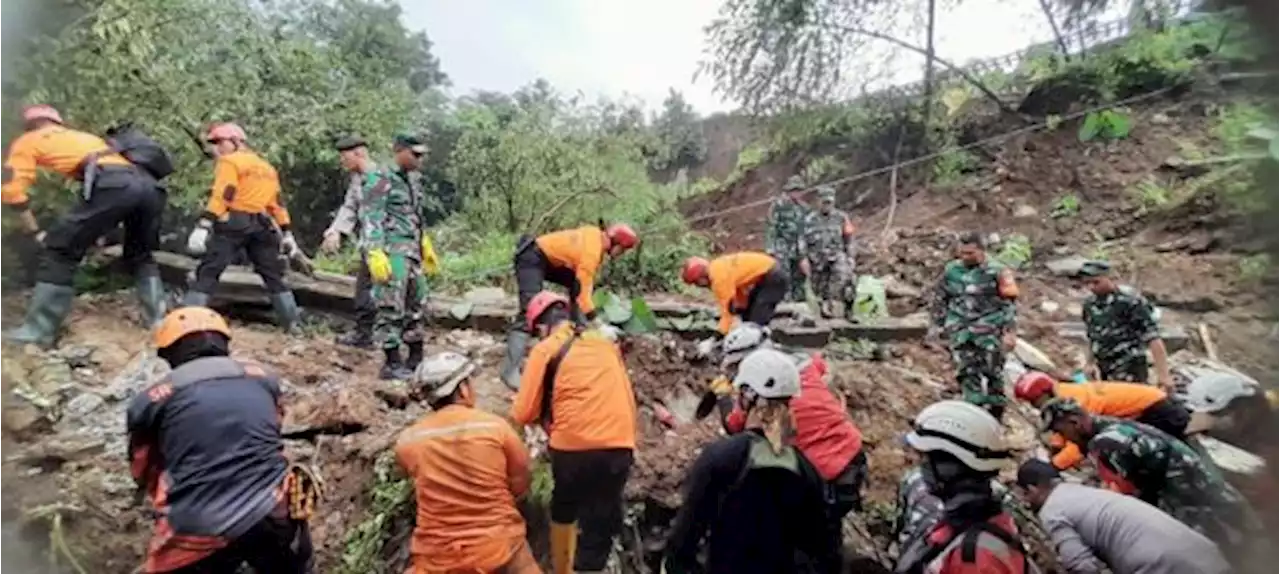 Terdampak Longsor, Perjalanan Kereta Pangrango Lintas Bogor - Sukabumi Di Batalkan