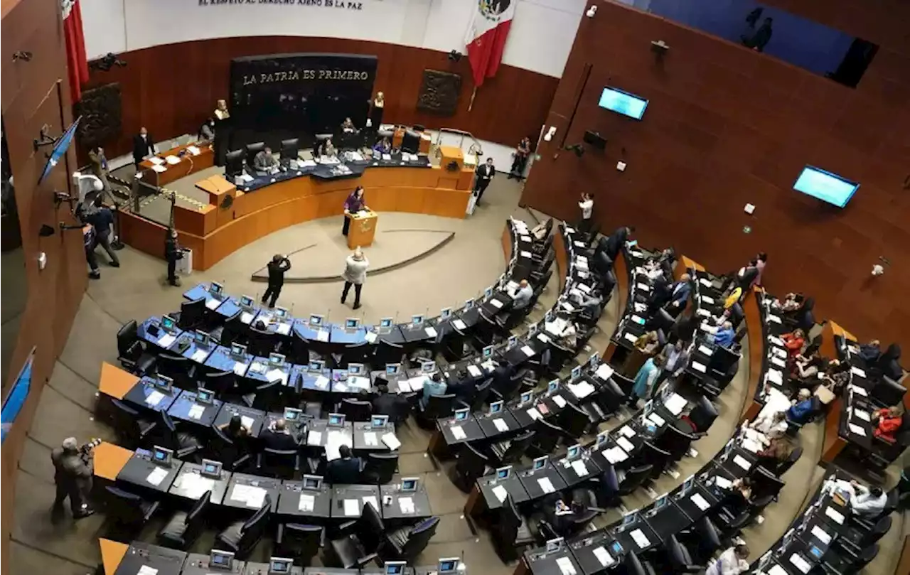 Senadores guardan minuto de silencio por muerte de Ignacio López Tarso