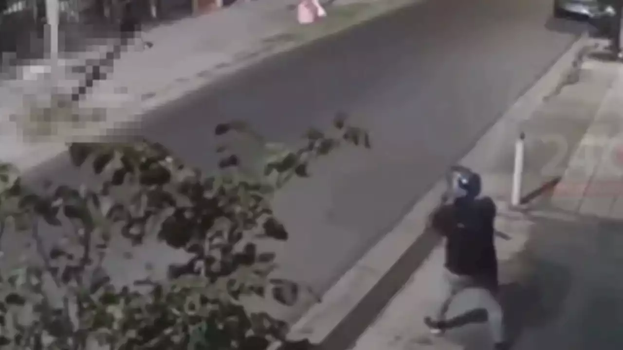 [VIDEO] Policía de Argentina mató a tiros a un delincuente que intentó robarle su moto