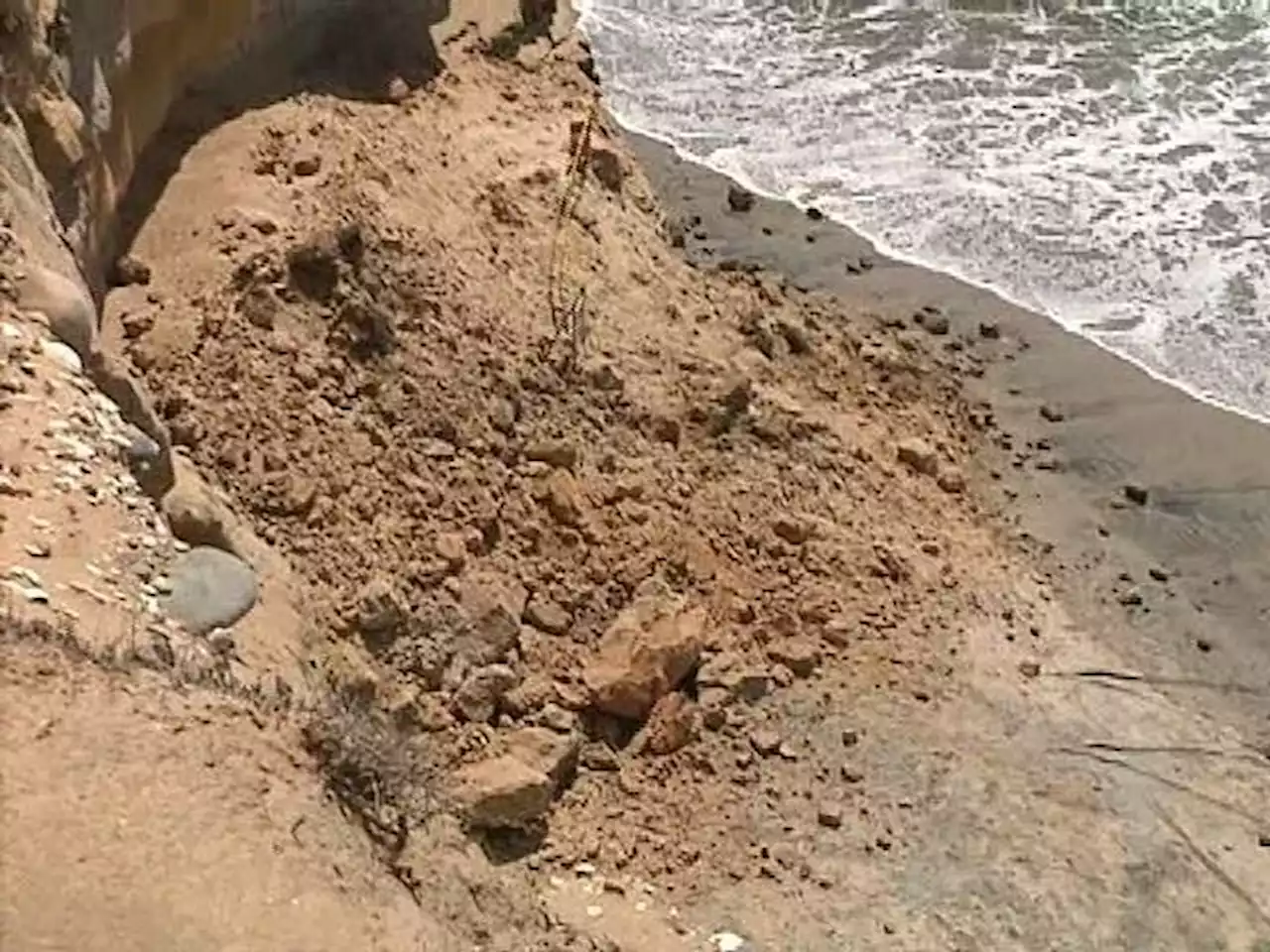 San Diego Cliffs Likely to Collapse as Rain Continues