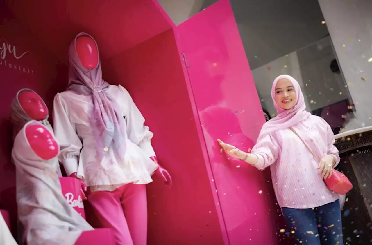 Kolaborasi Barbie X Ayu by Ayu Lestari Luncurkan Dua Motif Hijab |Republika Online