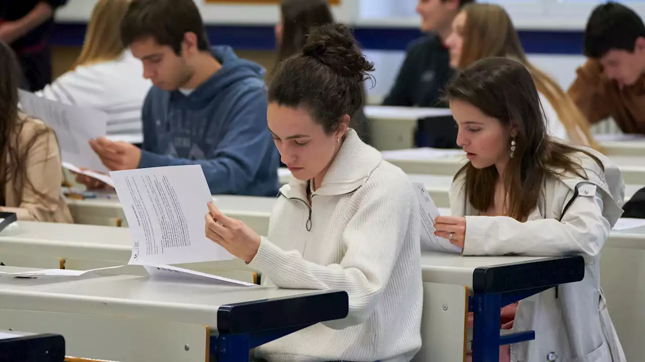 Estudiantes ensayan la nueva prueba de acceso a la universidad