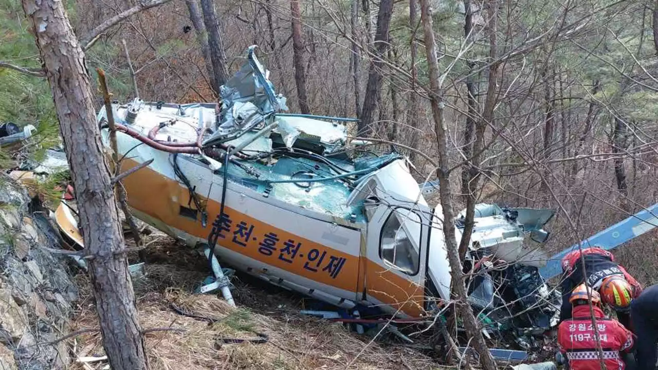 '2명 사망 추락 헬기' 산불 진화용인데…왜 송전탑 공사 투입됐나