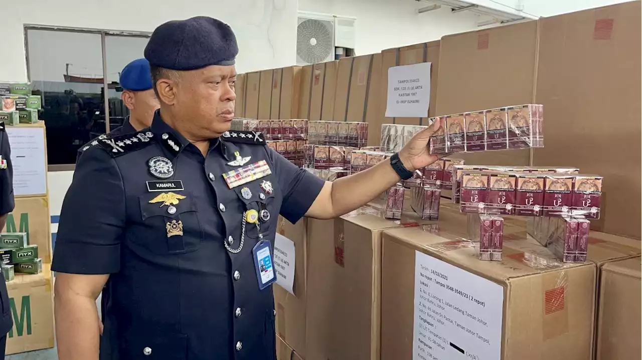 Cops arrest three for smuggling cigarettes worth more than RM1.5mil