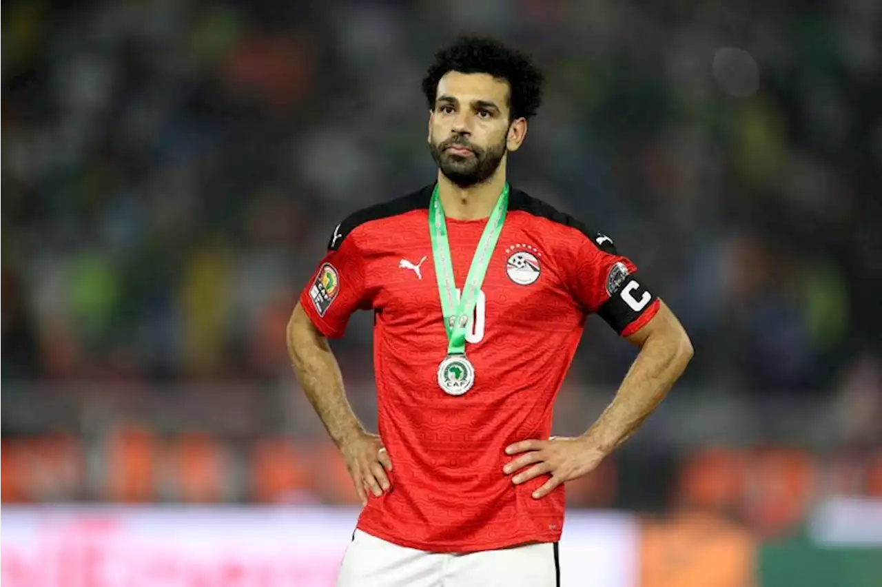 Soccer-Police return a silver medal stolen from Salah's home in Cairo