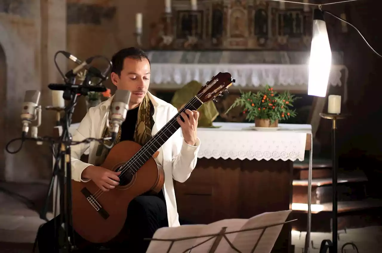 Classique : le guitariste Thibault Cauvin revisite Bach dans son nouvel album