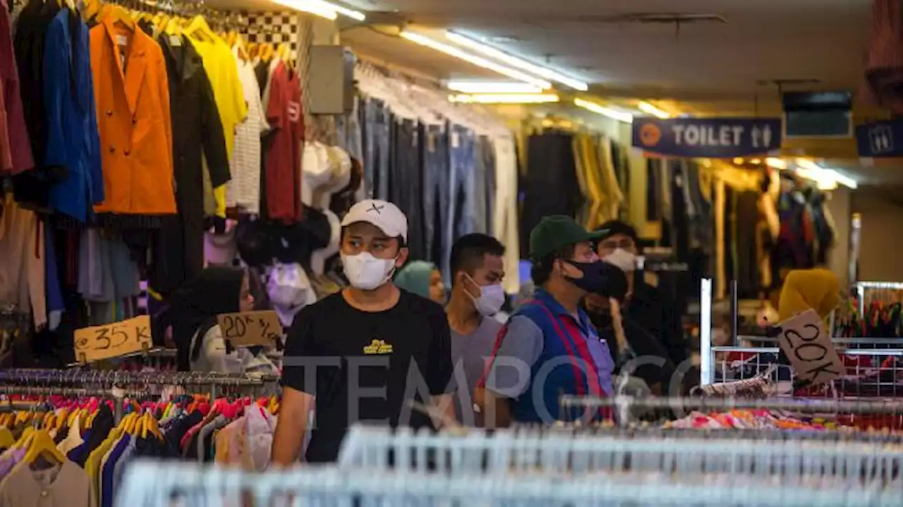 Jokowi Larang Baju Bekas Impor karena Ganggu Industri Tekstil Dalam Negeri