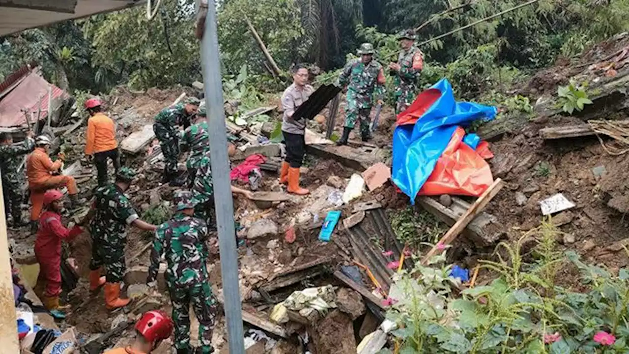 Longsor di Dekat Stasiun Batutulis: 2 Tewas, 4 Korban Tertimbun, 11 Orang Selamat