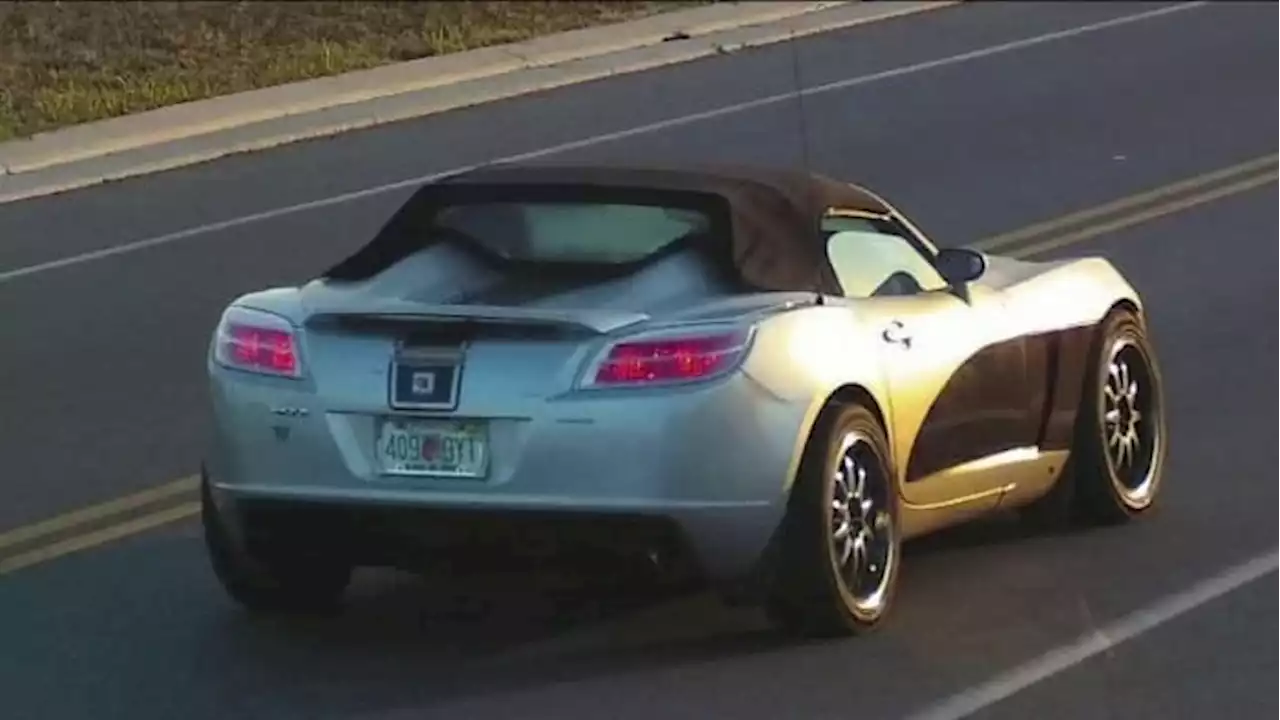 Deputies locate Saturn Sky convertible after body found in burned Putnam County home