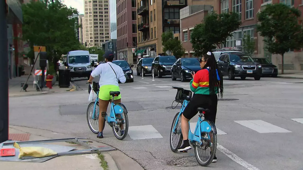 Plan to Use Cameras to Bust Chicago Drivers Who Park in Bus, Bicycle Lanes Approved