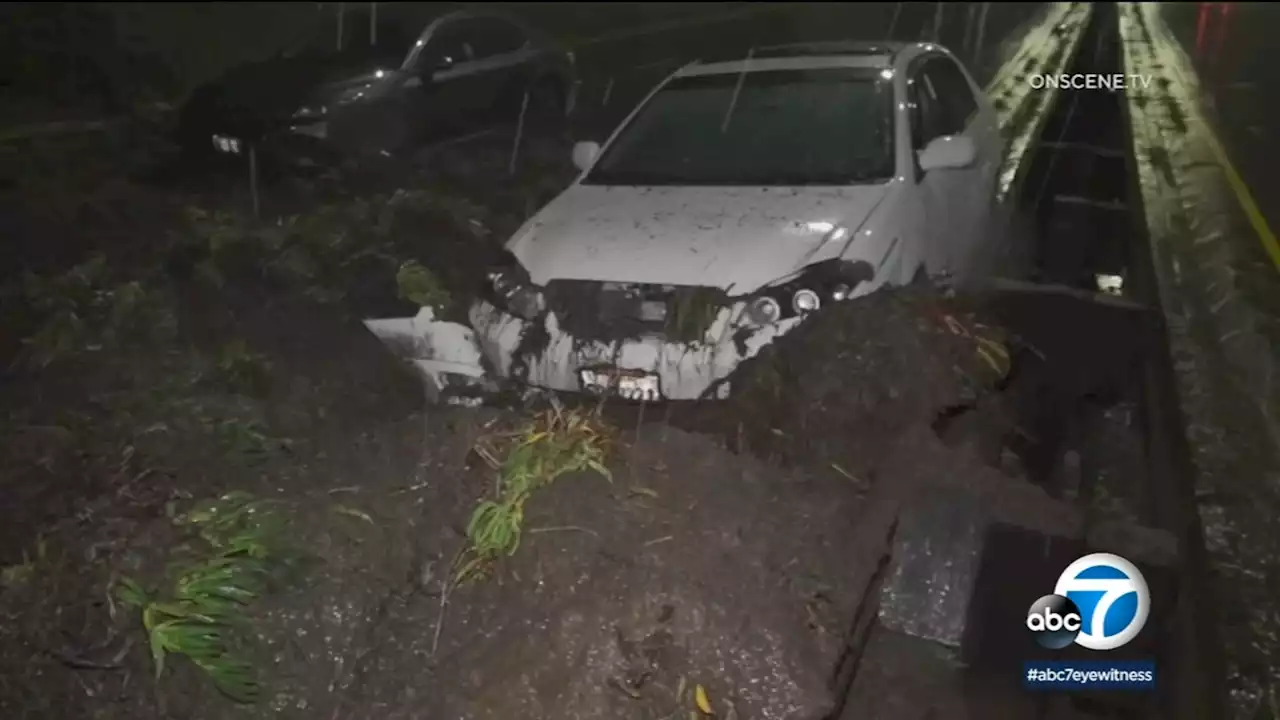 Baldwin Hills mudslides block traffic on La Brea Avenue, raise fears over hilltop home