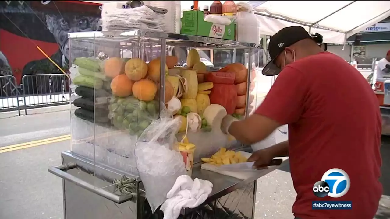 Judge issues tentative ruling favorable to street vendors suing Los Angeles over 'no-vending zones'