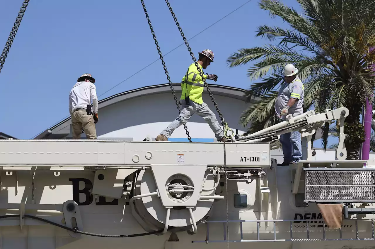 Workers dismantle Florida ride where teen fell to death