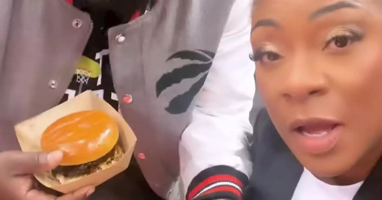 Jully Black surprised a Toronto food vendor at Scotiabank Arena by trying their food