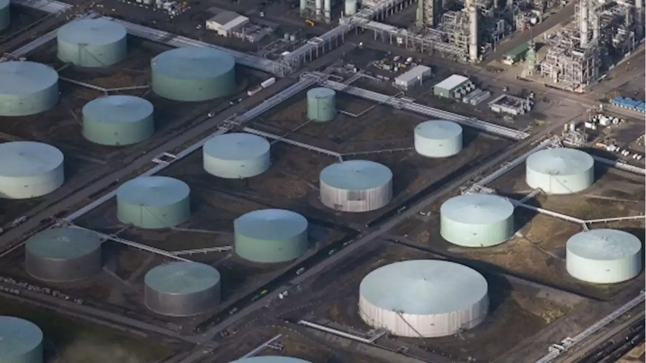 Oil climbs from 15-month low after banking crisis roils market - BNN Bloomberg