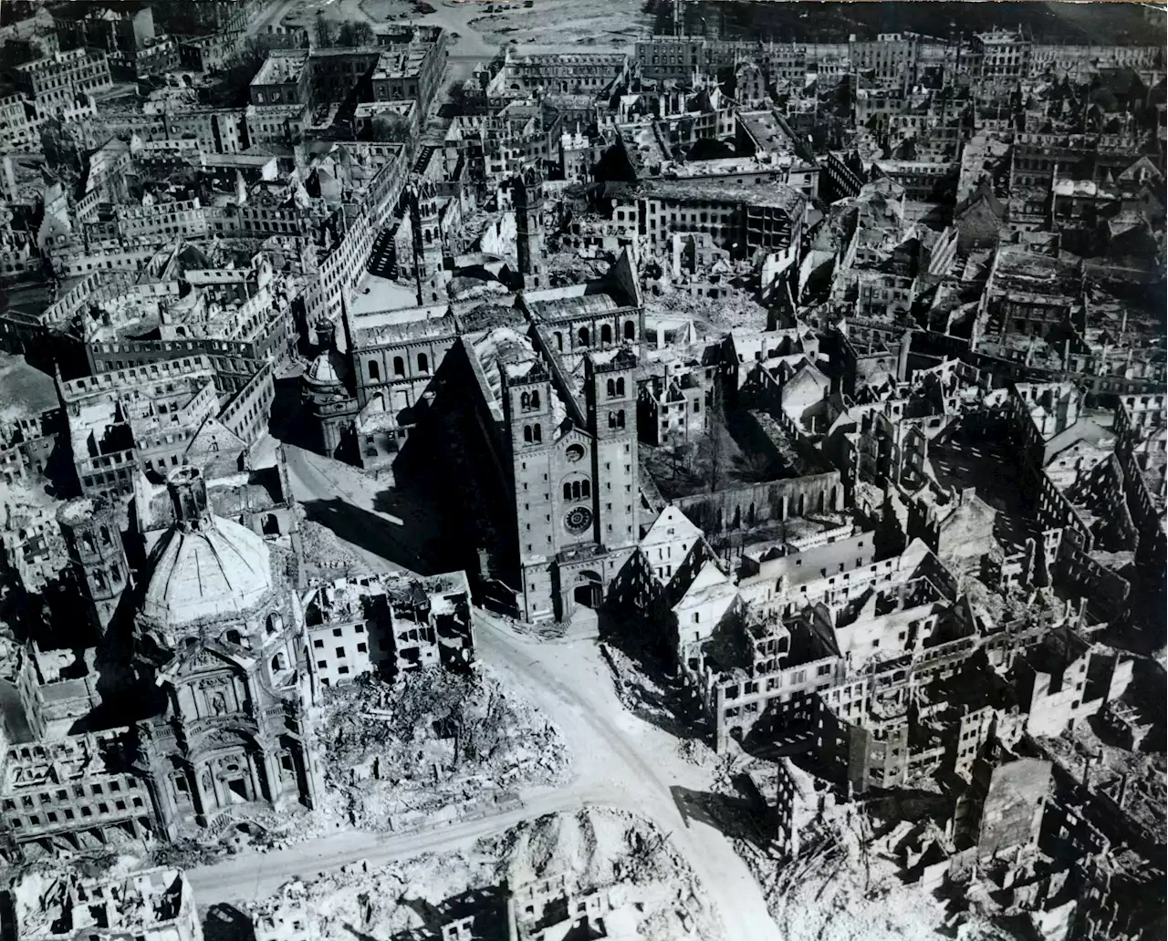 Würzburg erinnert an Bombenangriff vom 16. März 1945