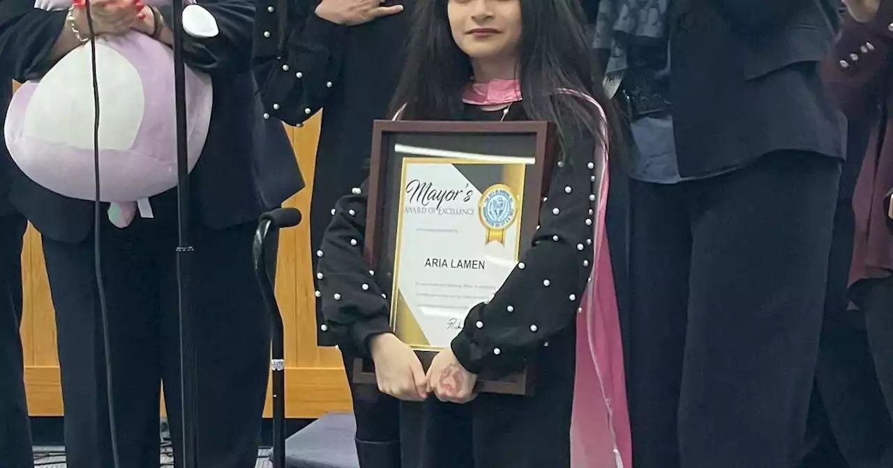 9-year-old Aurora girl honored for saving mom’s life with brave 911 call