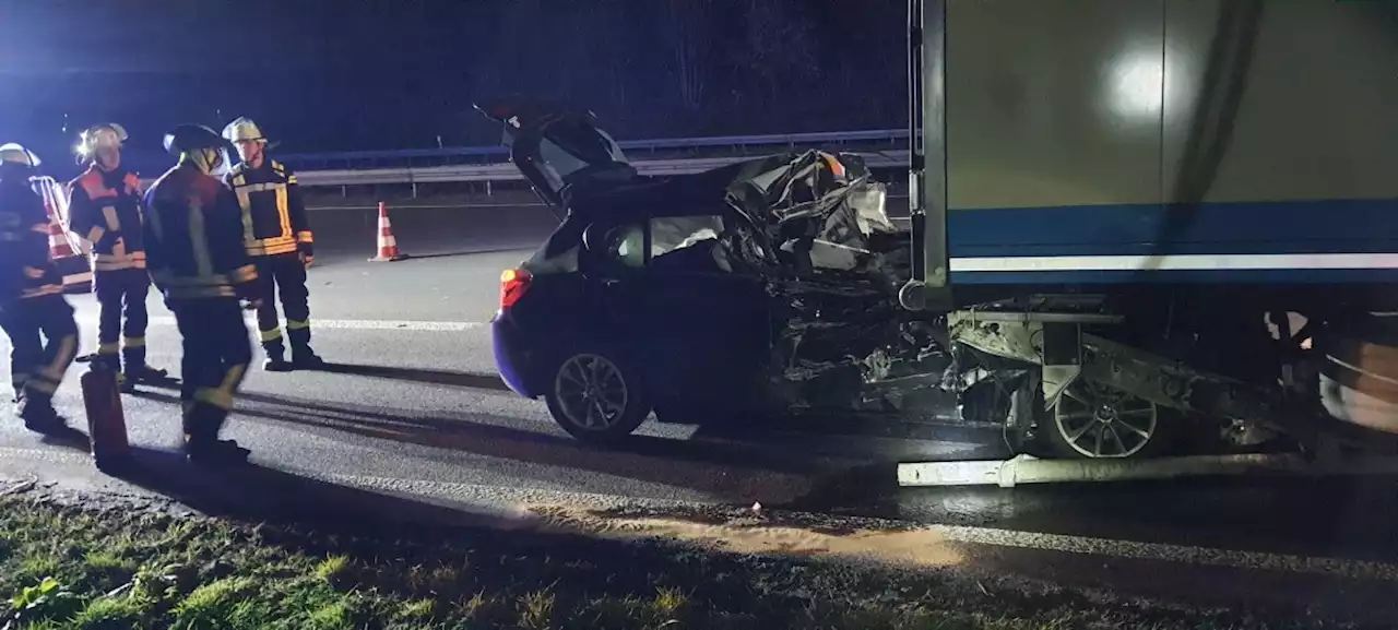 PKW fuhr unter LKW – Verkehrsunfall auf der Autobahn A3 --- (Cityreport24-Nachrichtenblog)