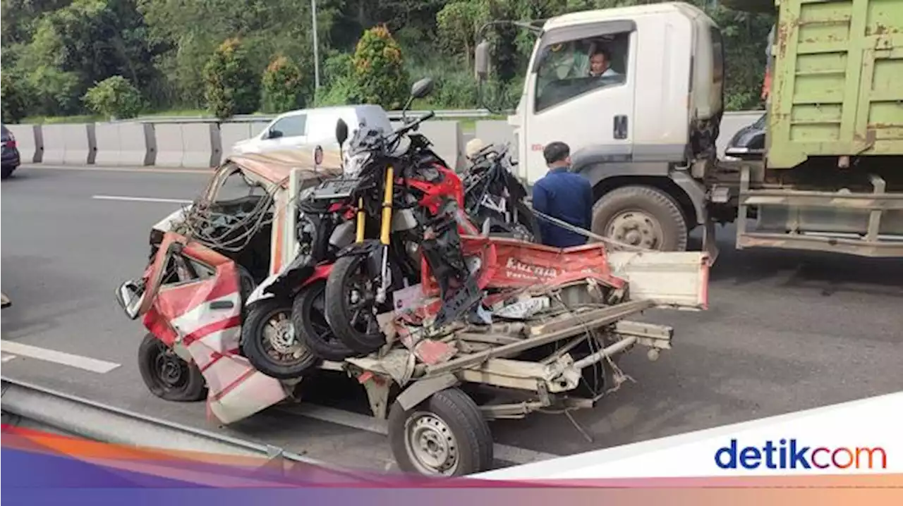 Detik-detik Kecelakaan Beruntun Tewaskan 2 Orang di Tol Semarang