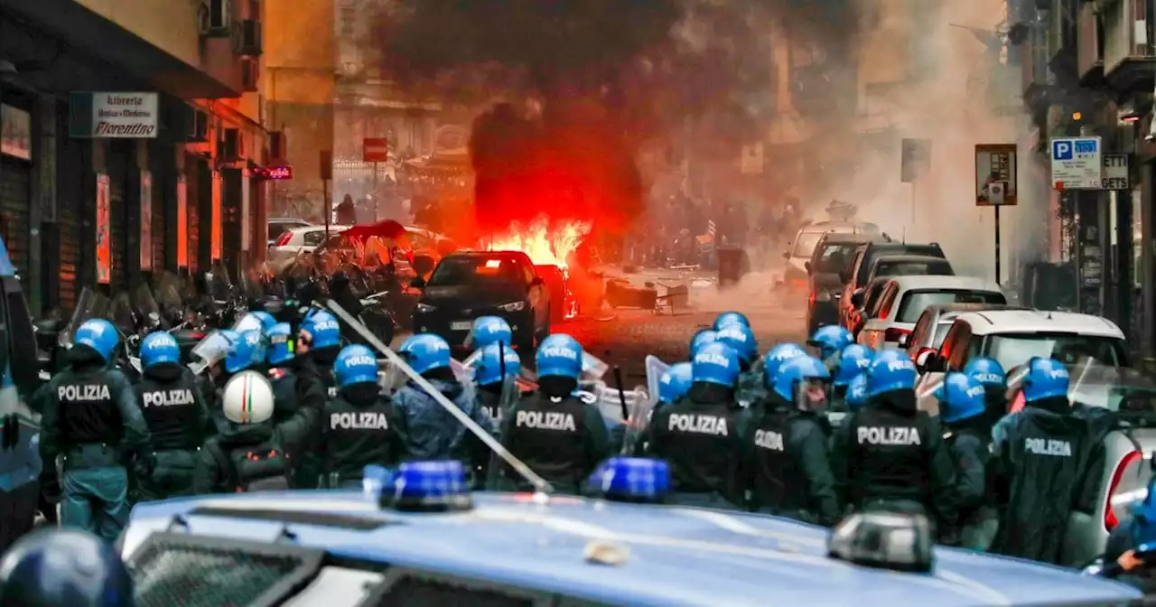 Ocho hinchas detenidos tras el caos en Napoli - Eintracht Frankfurt