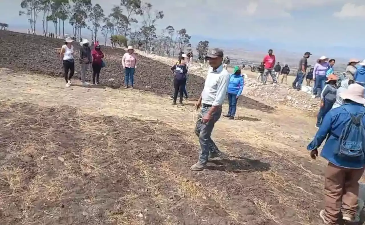 Realizan bloqueo intermitente en la autopista México-Querétaro por disputa de predio