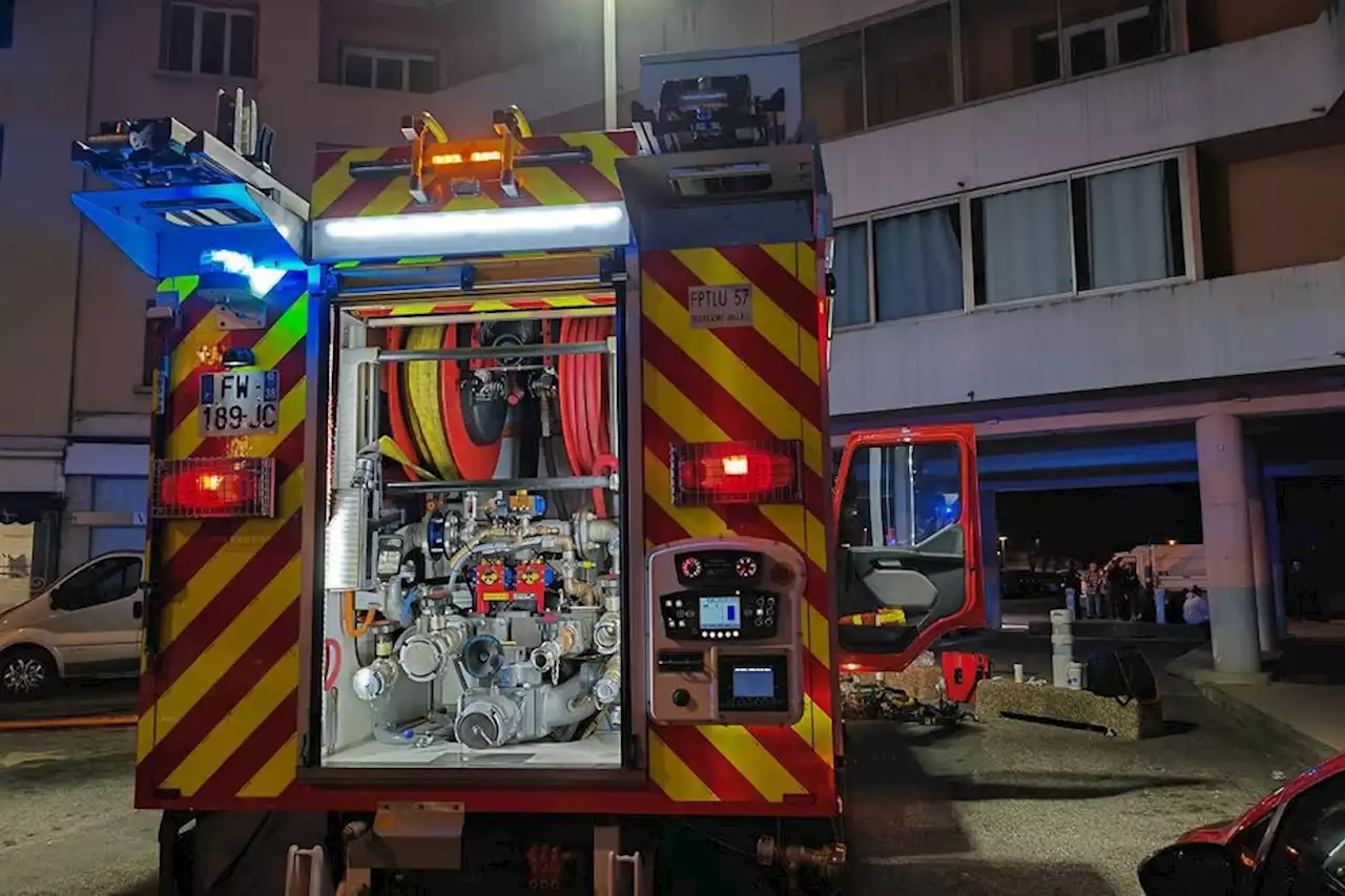 Toulouse : un feu d'appartement lié à la climatisation maîtrisé par une trentaine de sapeurs-pompiers