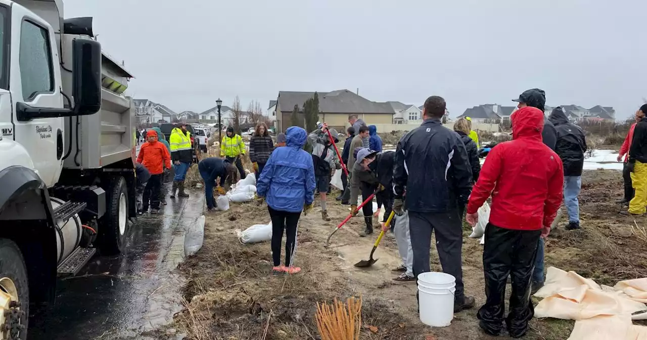 Governor grants leave to state employees for flood prep