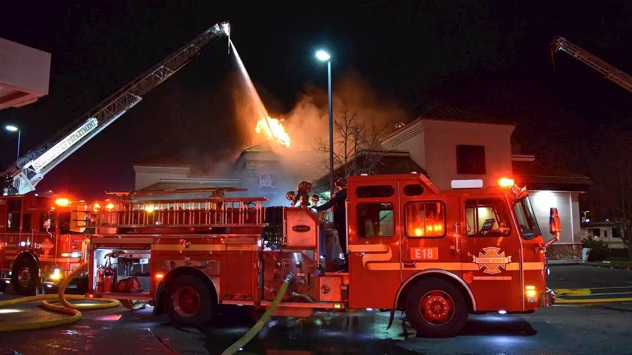 Fire rips through Seattle Jack-In-The-Box while restaurant was closed