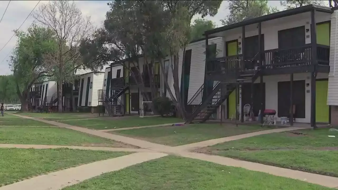 Residents raise awareness on severe living conditions at North Austin apartment complex