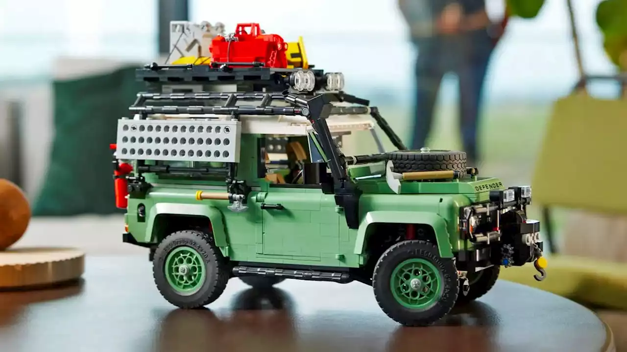 Lego Brings Back a Land Rover Kit, Minus Technic