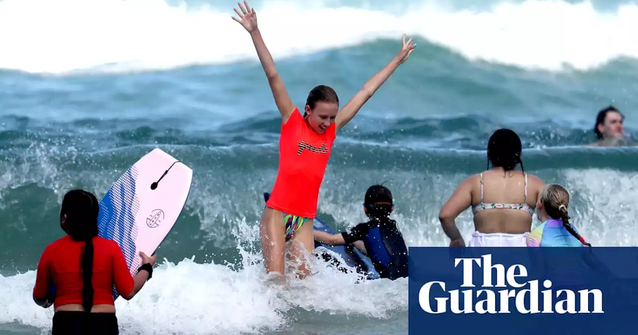 Australia weather: east coast forecast to swelter through autumn heatwave