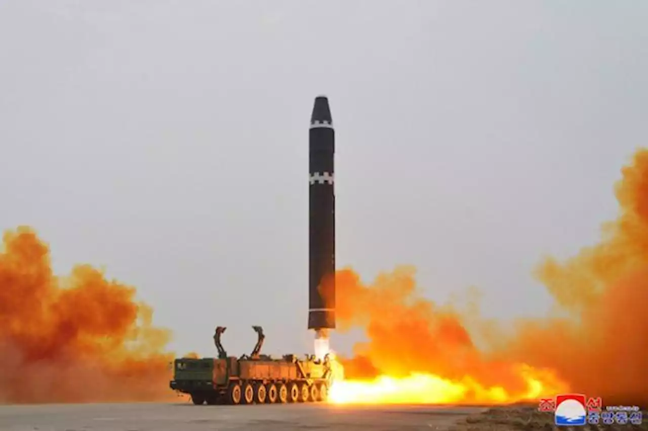 북한, 동해로 ICBM 발사…윤석열 대통령 방일 겨눴다