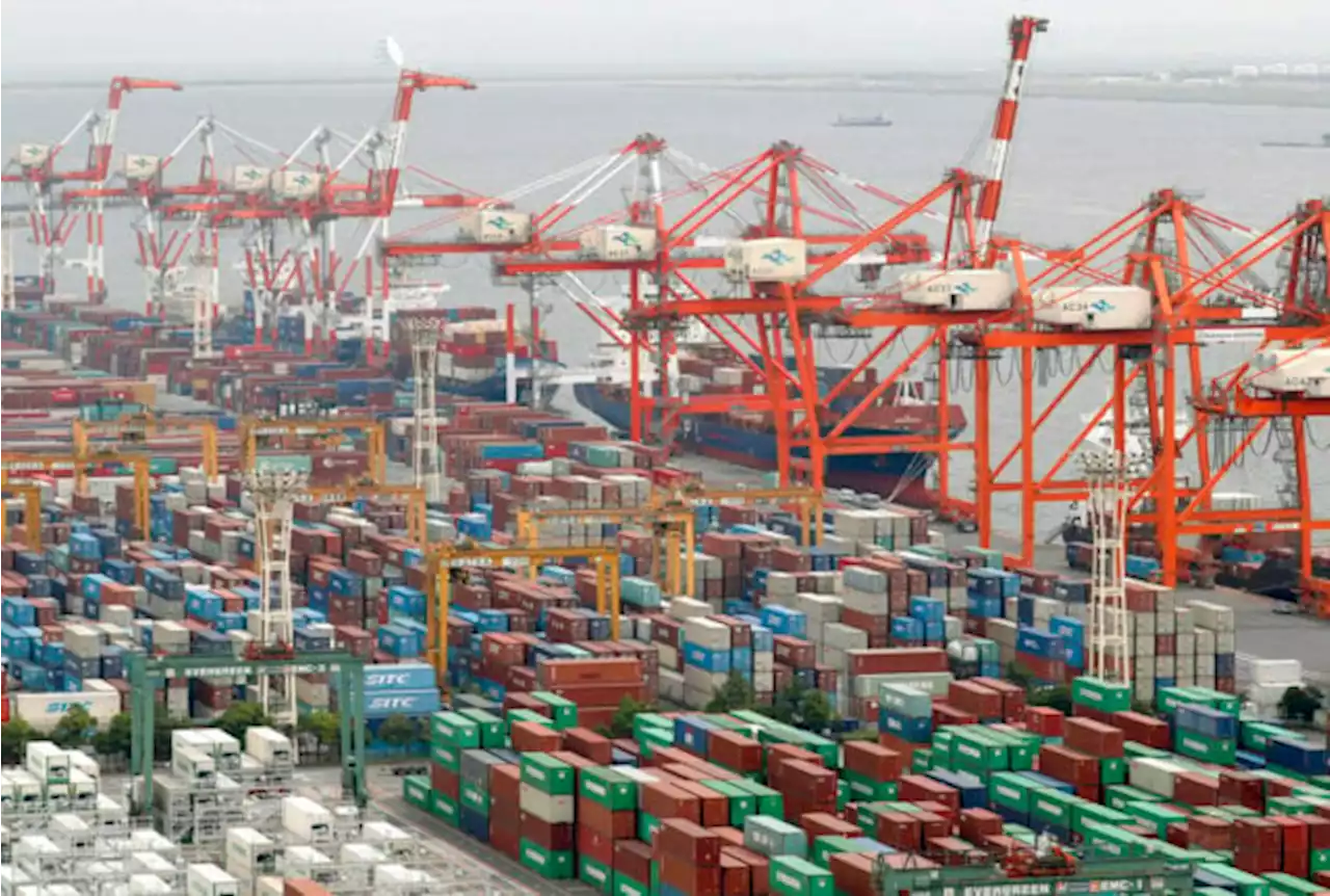 Japan exports up for 2 straight years but global headwinds point to soft outlook