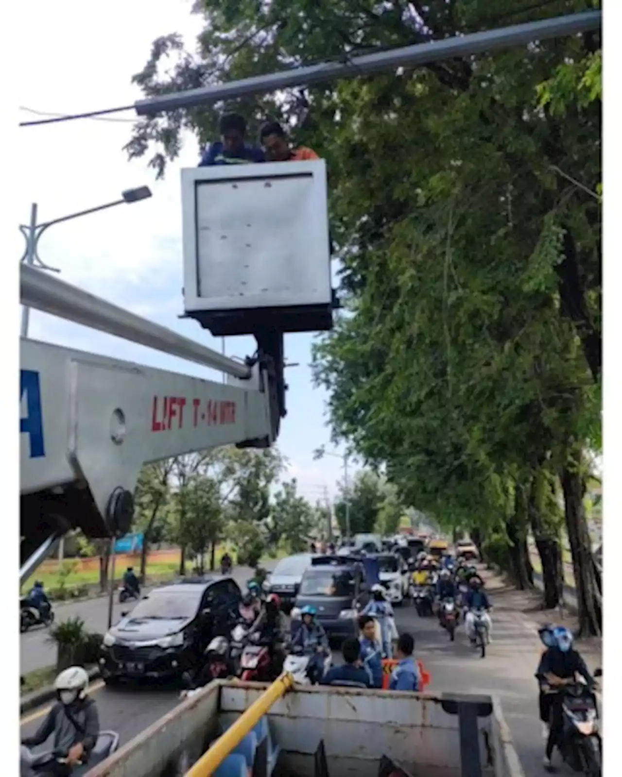 Musim Hujan, Banyak Traffic Light di Sidoarjo Mati karena Tersambar Petir