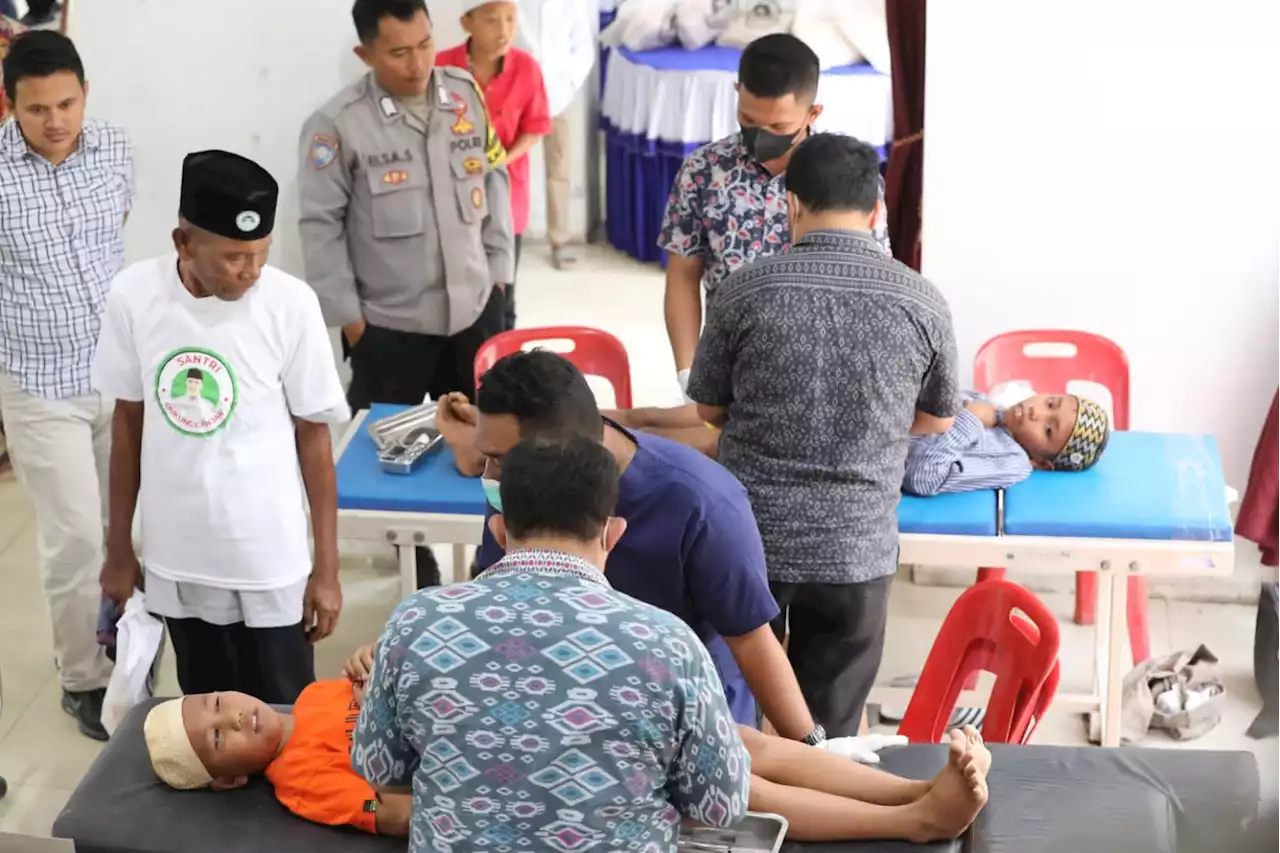 Santri Dukung Ganjar Gelar Sunat Massal Gratis di Kota Sibolga