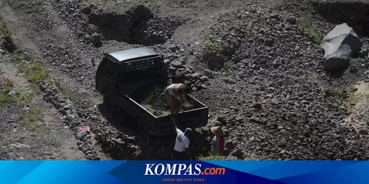 Kisah Buruh Tambang Pasir Merapi yang Ngalap Berkah di Tengah Gemuruh Erupsi: “Ben Keluarga Iso Mangan”