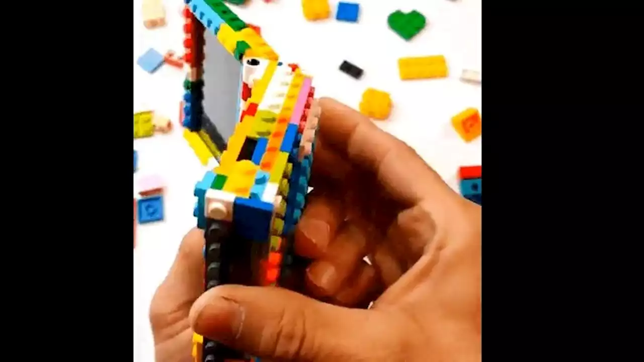 Mindblowing: YouTuber Creates A Game Boy Advance SP Out Of Lego Bricks