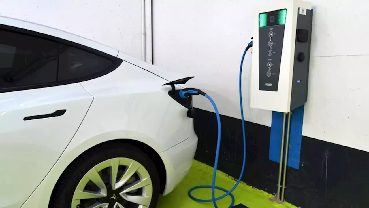 Voitures électriques : TotalEnergies annonce se délester de 1600 stations-service en Europe pour préparer la fin du thermique en 2035