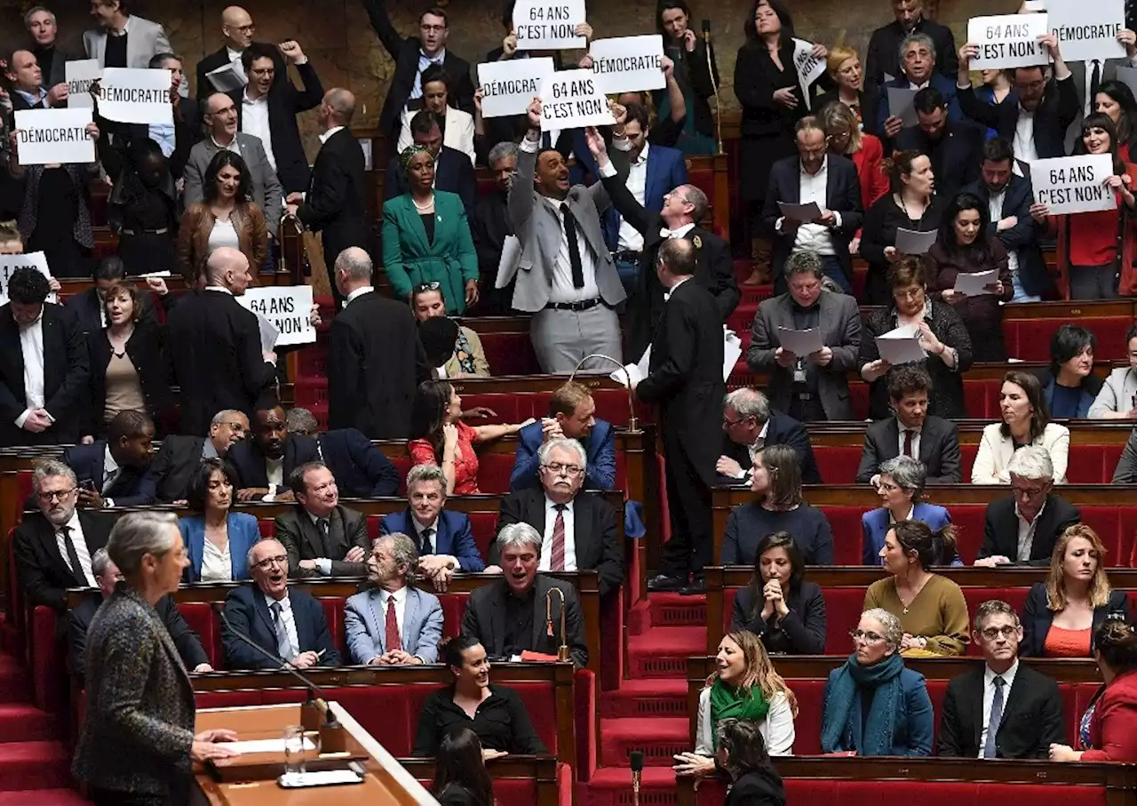 Macron impone su reforma de pensiones sin el voto de los diputados