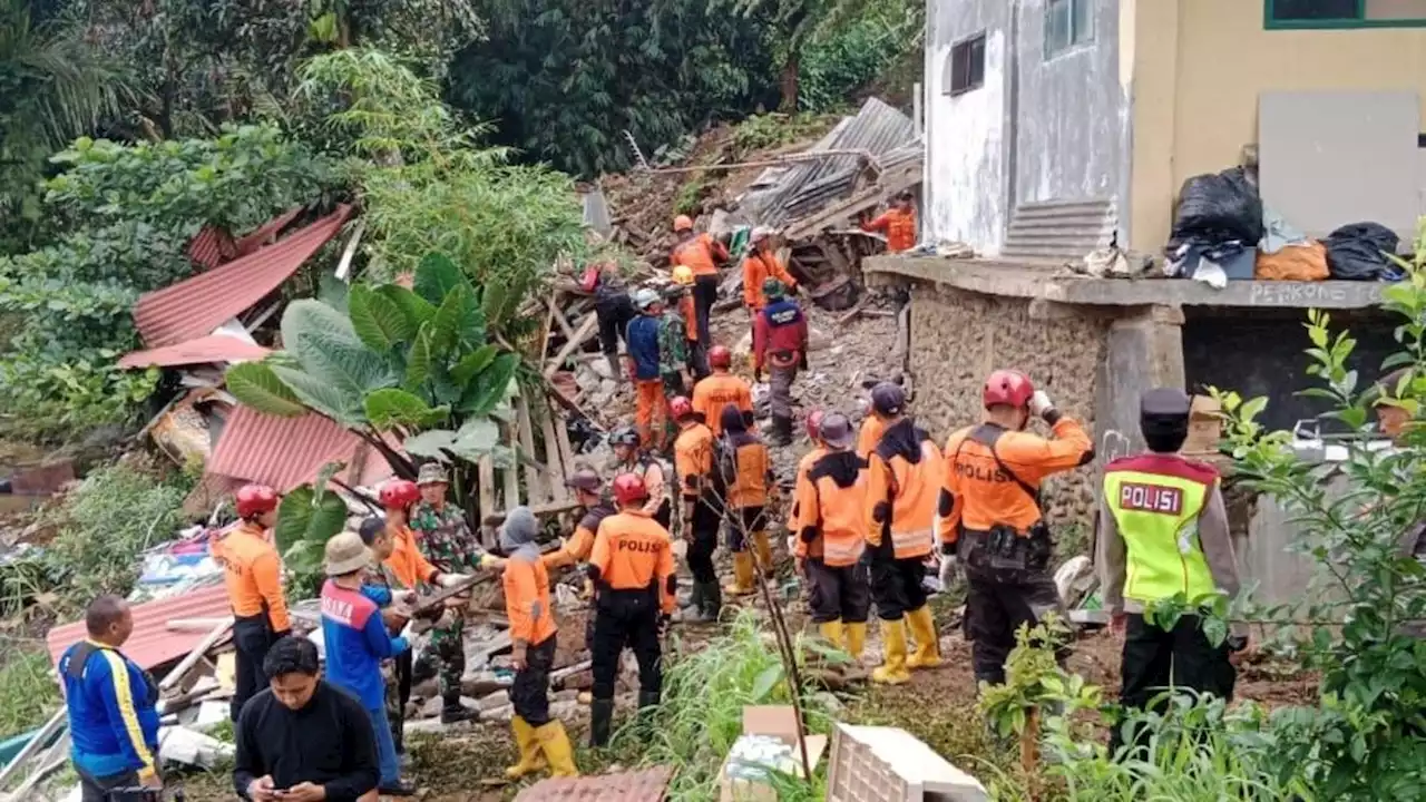 Pencarian Korban Longsor di Bogor Terus Digeber, Dilakukan Hingga Malam Ini