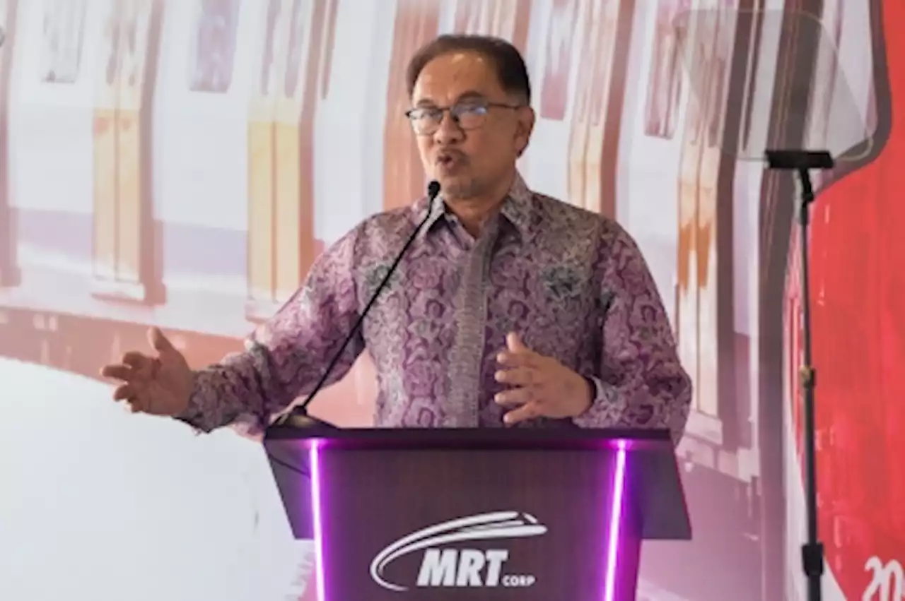 PM Anwar: Transport Ministry drawing up public transportation framework, will present to Cabinet