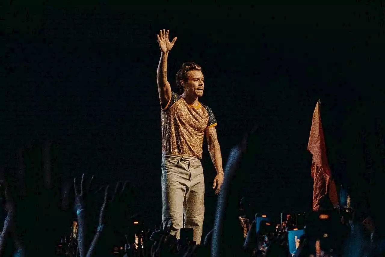 Pinoy fans sing, dance, jump with Harry Styles