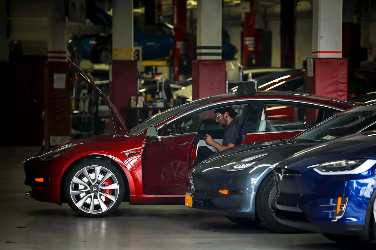 Tesla-owner lawsuit accuses automaker of monopolizing parts, repairs