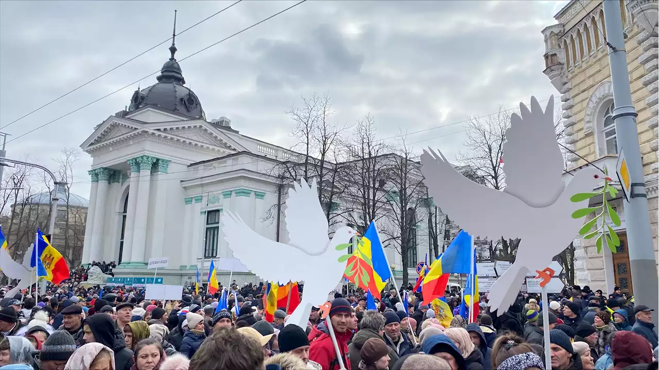 Russian TV shows Moldova's protests as pro-Russian, Georgia's as U.S.-Led