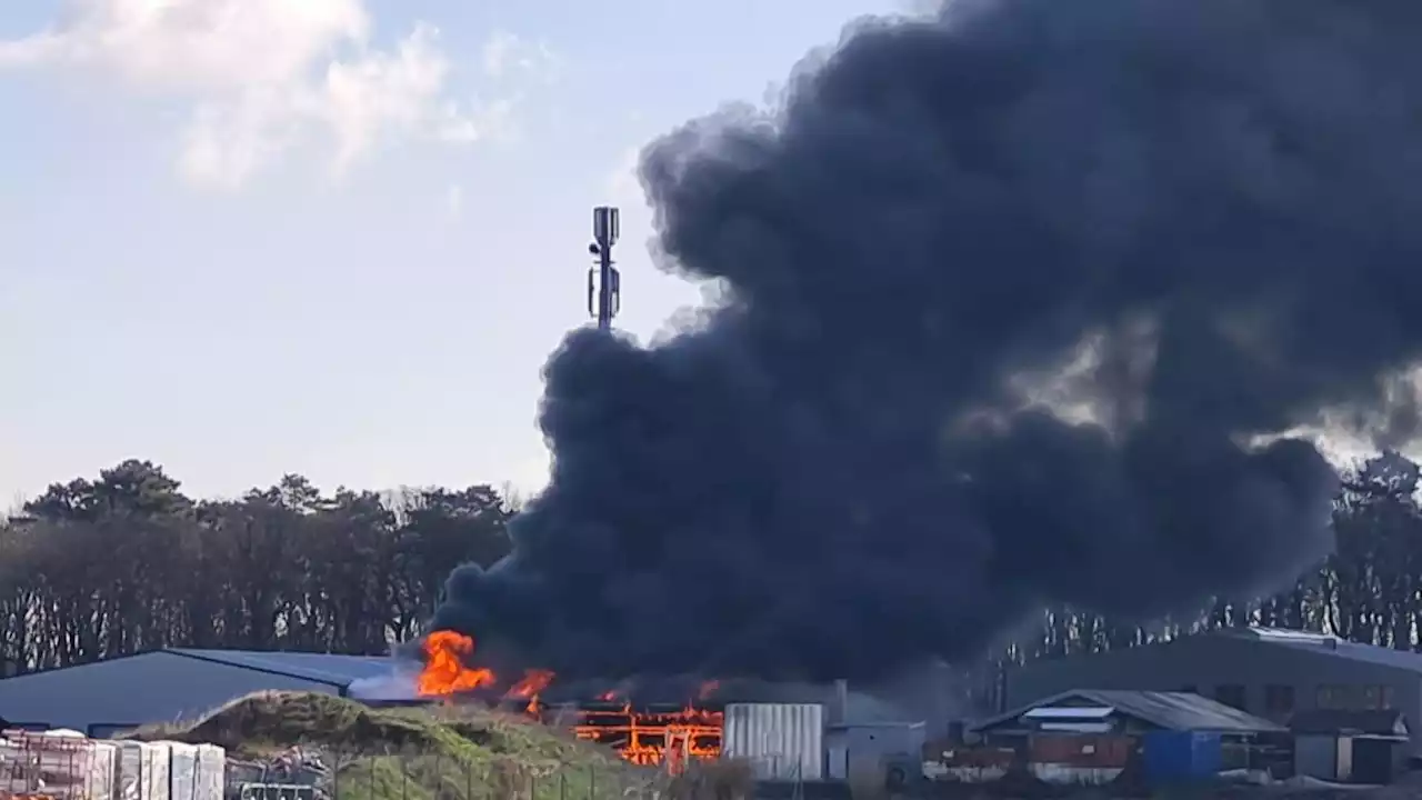 100 Einsatzkräfte bekämpfen Großbrand in Margarethen