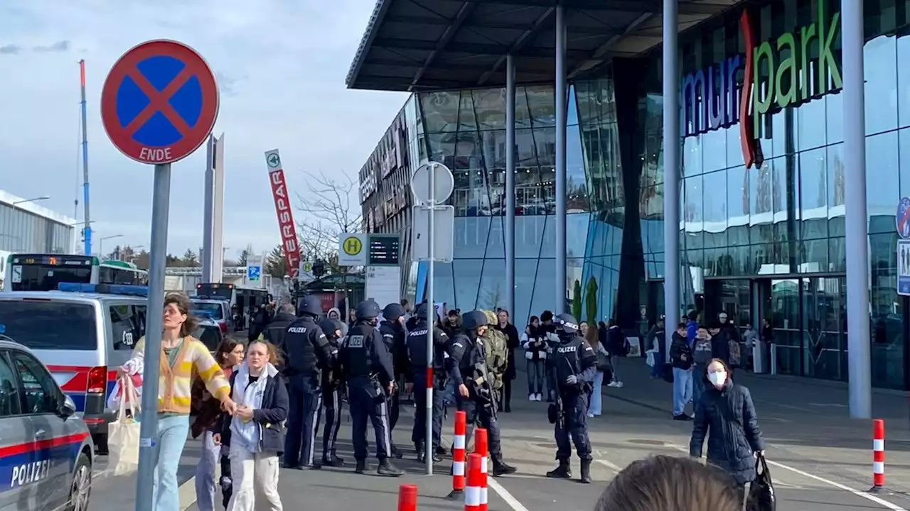 Polizei-Einsatz bei Grazer Einkaufscenter: Zwei Männer mit Waffe